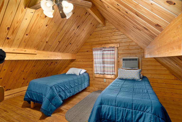 Bedroom, Amazing Getaway: Enjoy our Cozy Log Cabins on the Chesapeake Bay!, Cecil