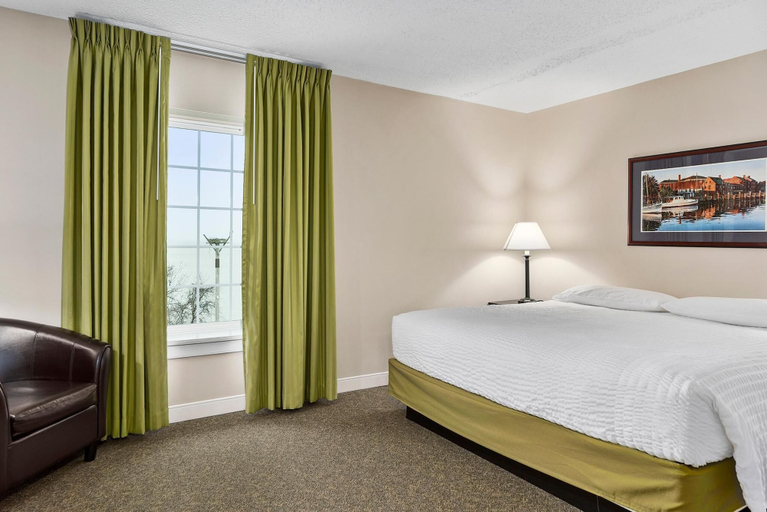 Bedroom 2, Top Floor Deluxe Suite Bay View, Cecil