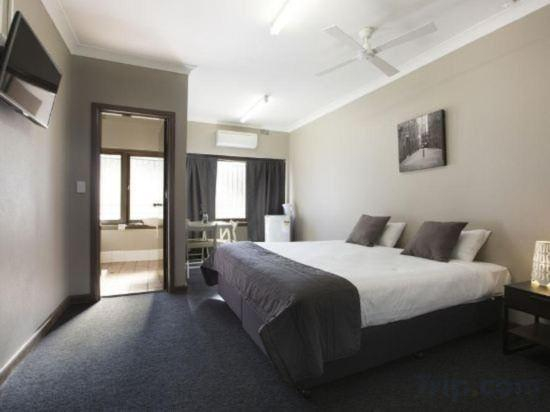 Bedroom 12