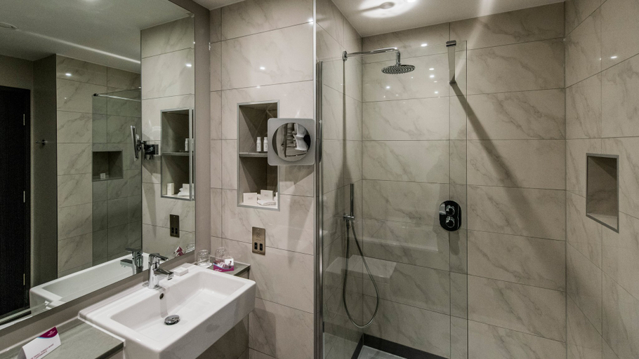 Bathroom 21