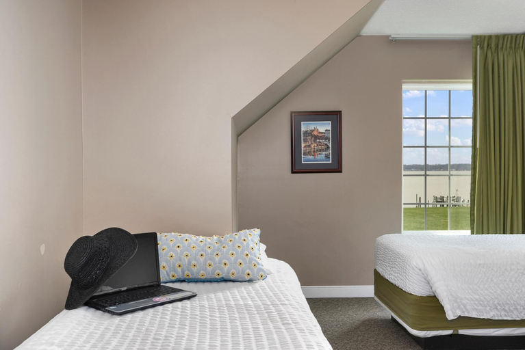 Bedroom 3, Top Floor Family Deluxe Bay View, Cecil