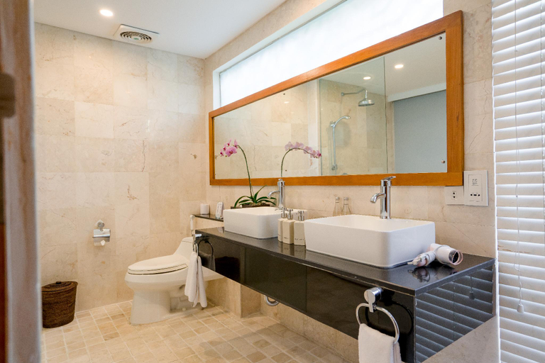 Bathroom 17