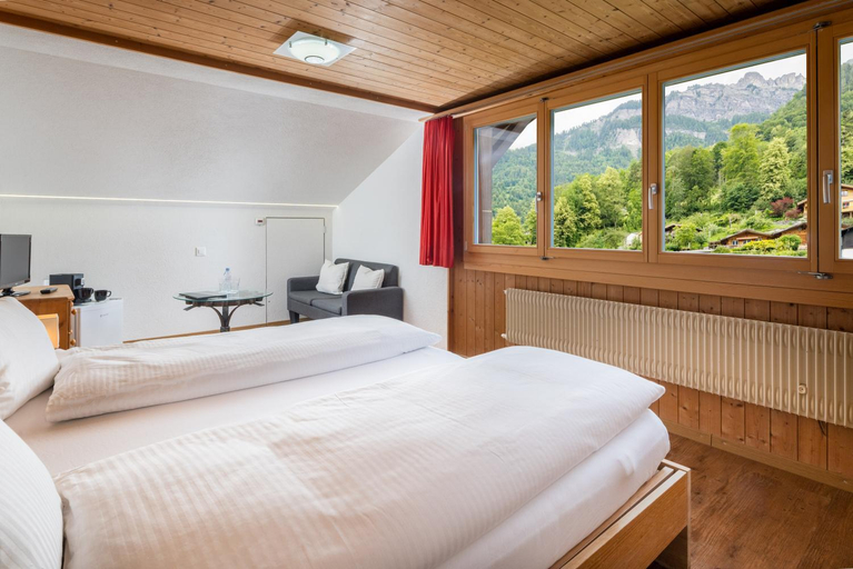 Bedroom 3, Hotel Lindenhof, Interlaken
