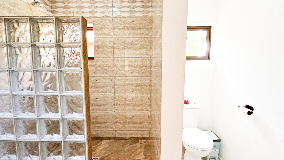 Bathroom 2, Anse Grosse Roche Beach Villa