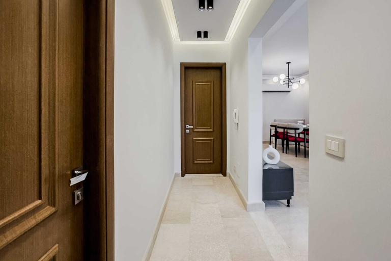 Others 5, Ample & Artistic 2bdr Apt. 5 min to CAI Airport, An-Nuzhah