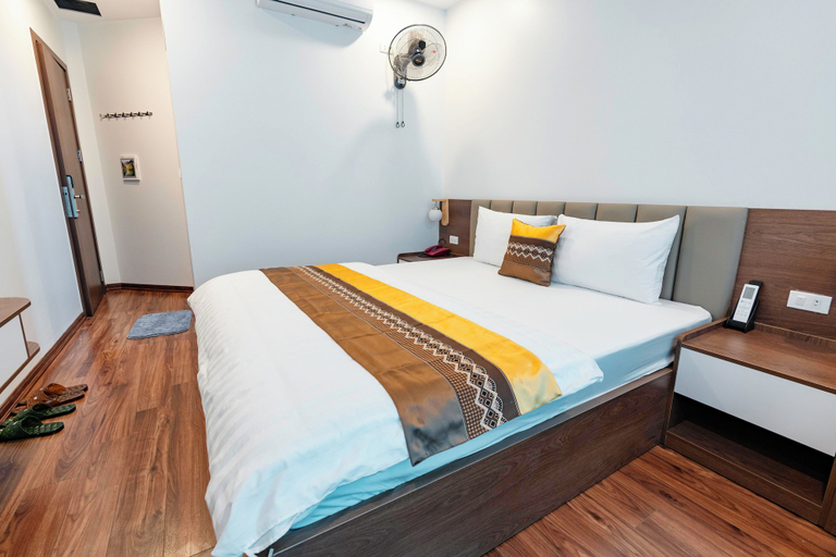 Bedroom 3, Golden Crown Hotel, Long Biên