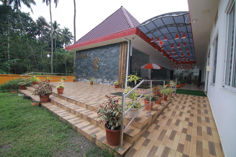 Exterior & Views