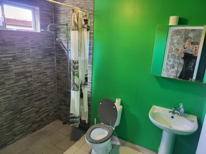 Bathroom 3, Matahere Hebergement