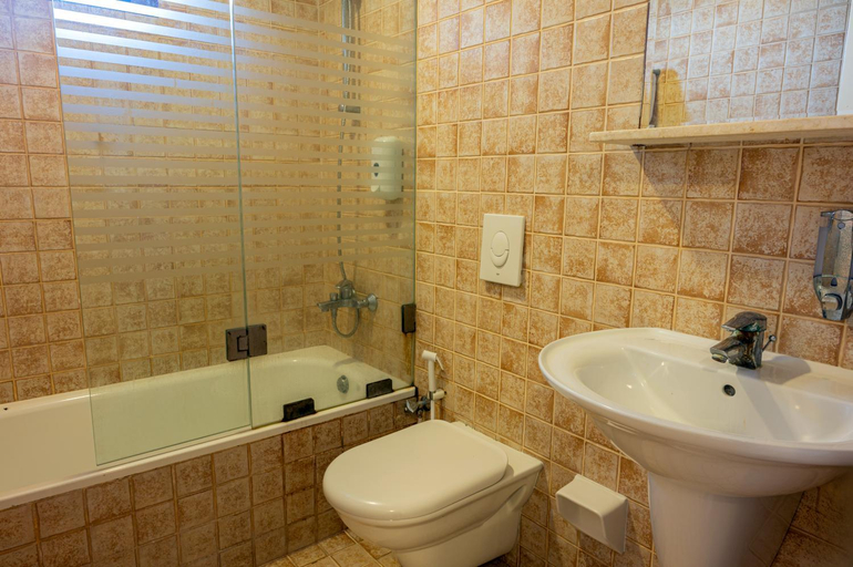 Bathroom 5, Jiyeh Marina Resort Hotel & Chalets, Chouf