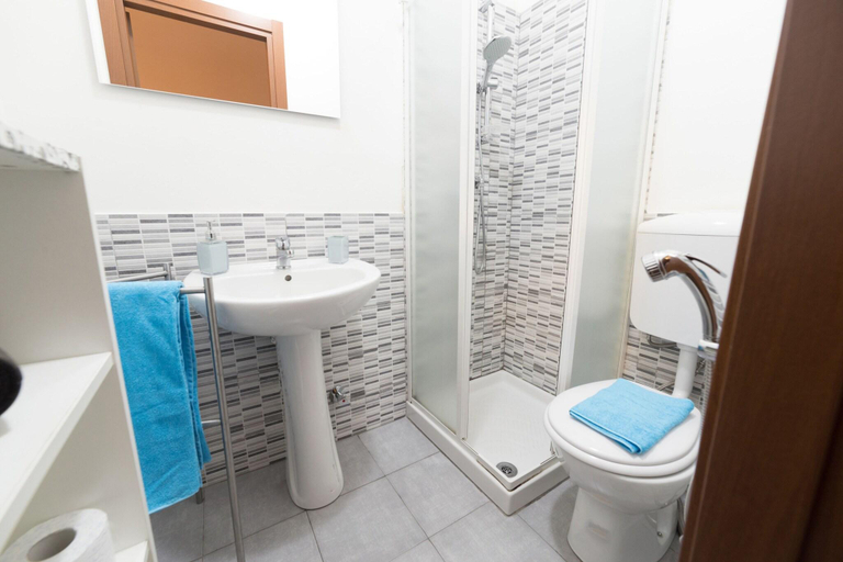 Bathroom 4, B&B Tra L'Etna e il Mare, Catania
