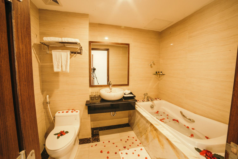 Bathroom 3, GRAND MONG CAI HOTEL, Móng Cái