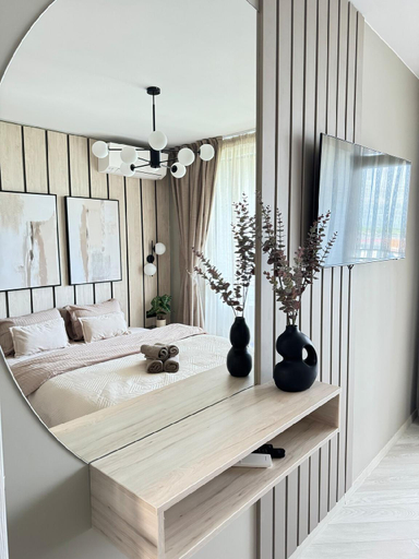 Others 5, Kristin’s Home, Burgas