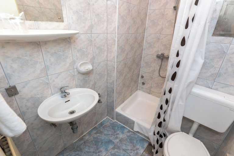 Bathroom, Hotel Zagreb, Crikvenica