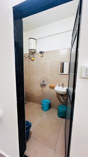 Bathroom 5, Konkan Central Kankavali AC 6 Bed Family Room, Sindhudurg