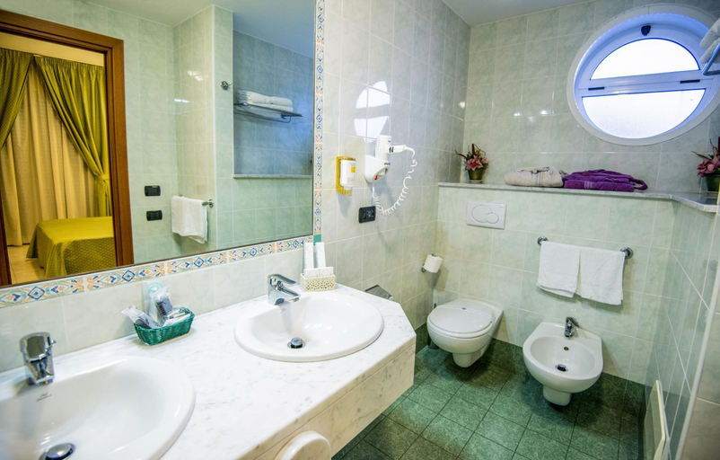 Bathroom 4, Grand Hotel Victoria, Reggio Di Calabria