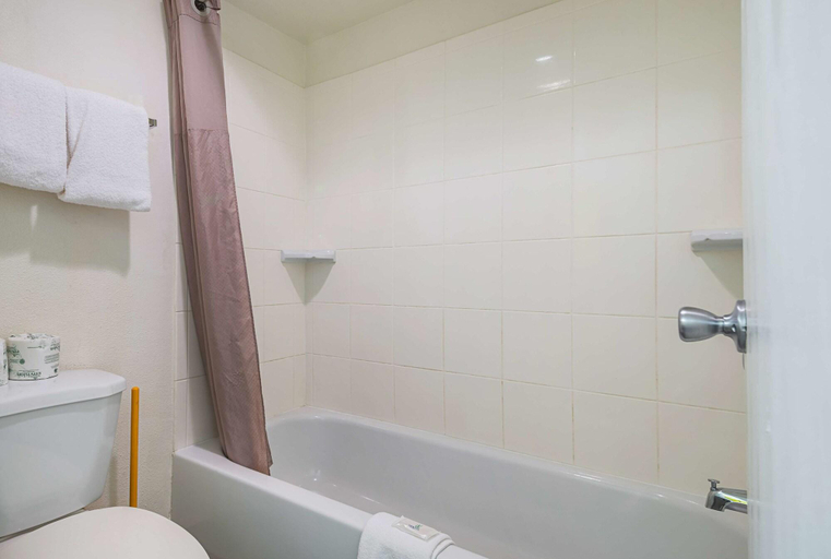 Bathroom 4, Studio 6 Extended Stay - Greensboro, NC, Guilford