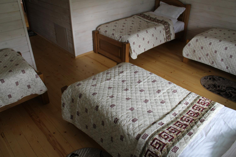 Bedroom 3, Kolochava Hotel & Restaurant, Mizhhirs'kyi