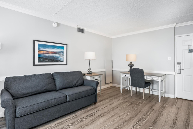 Others 5, First Floor Bay View Deluxe Suite, Cecil
