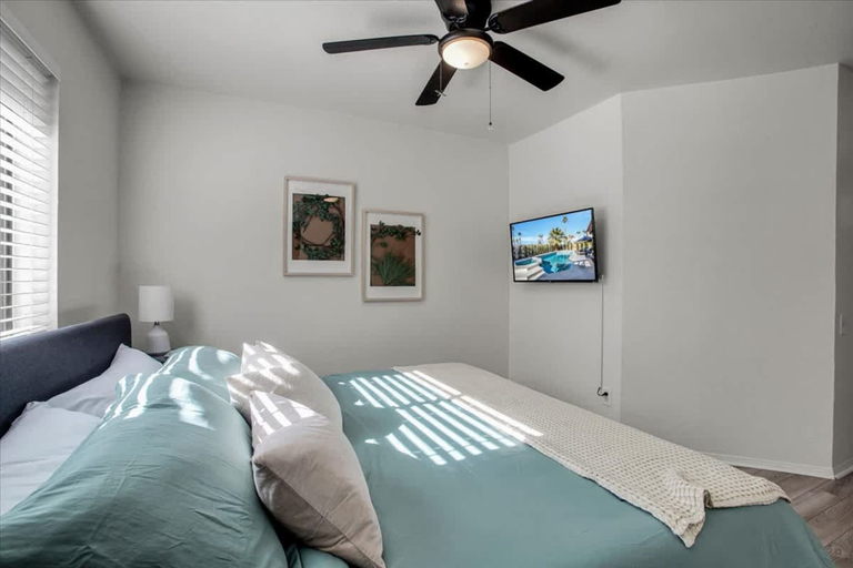 Room 3, Paradise at Waring Place, Riverside