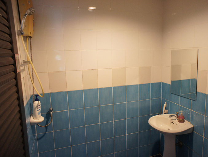 Bathroom 5, Phuket Gay Home Stay - Caters to Men, Phuket Island