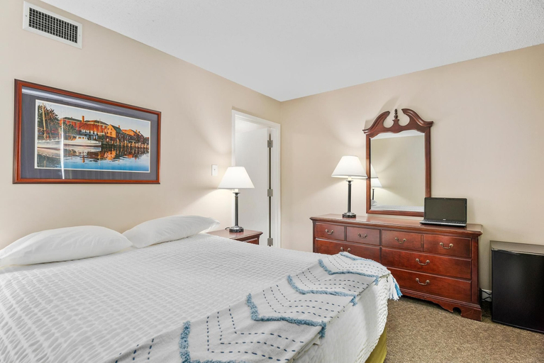 Bedroom 3, Top Floor Standard Suite, Cecil
