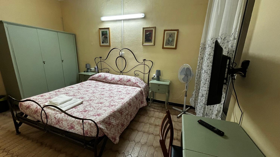 Others 5, Albergo Fiorita, Genova