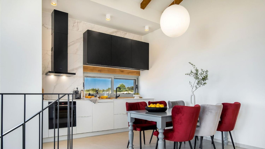 Others 5, Beachfront Plant Villas with the pool, Novalja