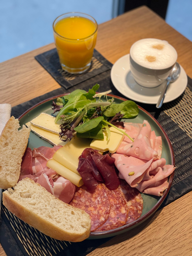 Food & Drinks 3, SWU Broadway, Budapesti