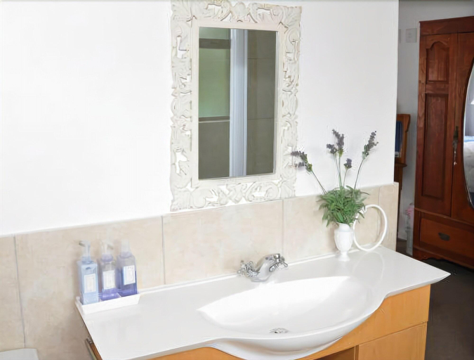 Bathroom 5, Cherry Berry Guest House, Eden