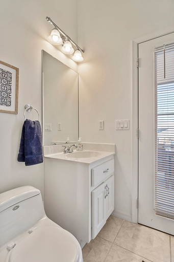 Room 2, Casa Coral- Heated Infinity Pool Canal Home, Flagler