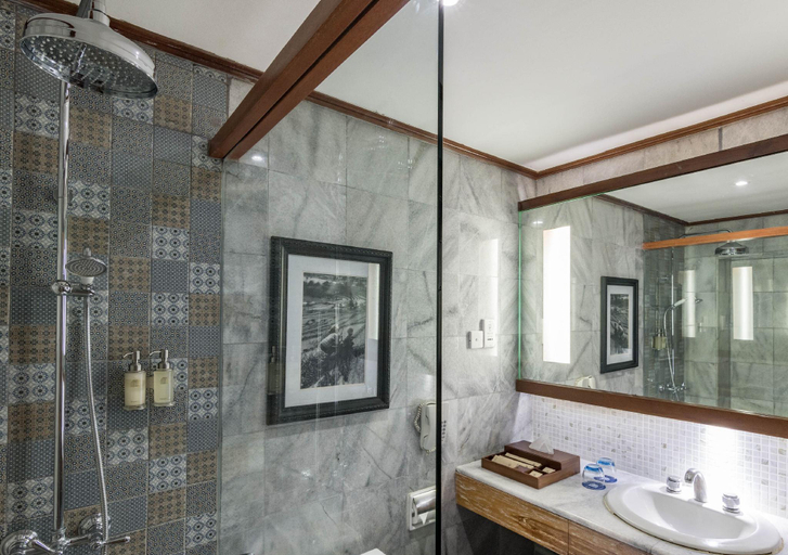 Bathroom 28