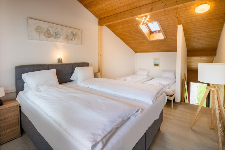 Bedroom 3, Hotel Lindenhof, Interlaken