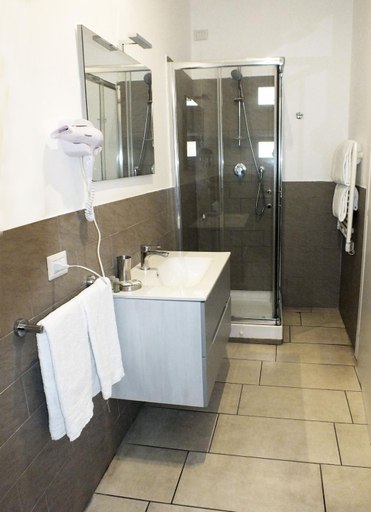 Bathroom 2, BB Hotels Aparthotel Visconti, Milano