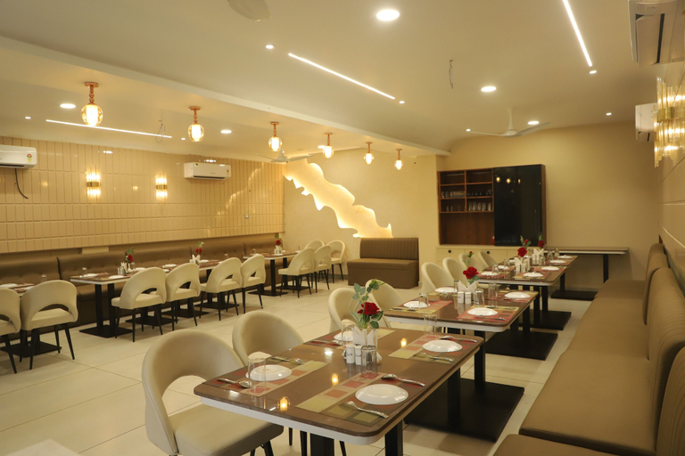 Food & Drinks 5, Hotel Vatika Palace Narmadapuram, Hoshangabad