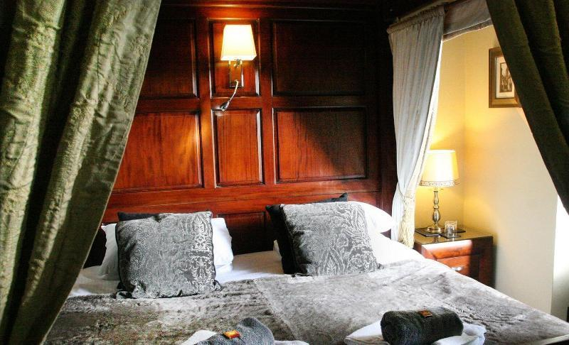 Bedroom 2, TOWNHOUSE ROOMS, Cornwall