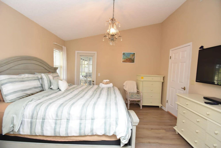 Room 2, Perfect Paradise Vacation in Tranquility - Salt Water Pool, Flagler