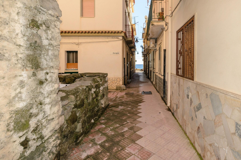 Exterior & Views 5, Tartarughe, Messina