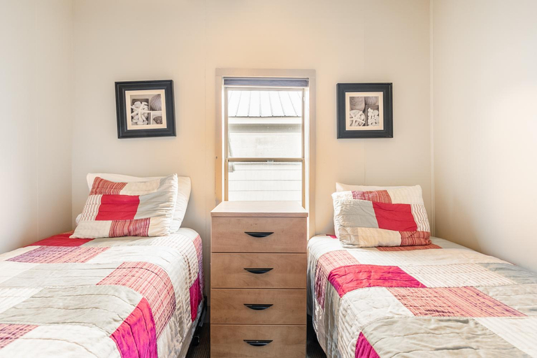 Bedroom 2, Bayside Cottage Rentals, Haldimand-Norfolk