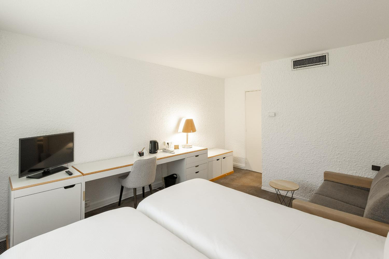 Bedroom 3, Novotel Mâcon Nord Autoroute du Soleil, Saône-et-Loire