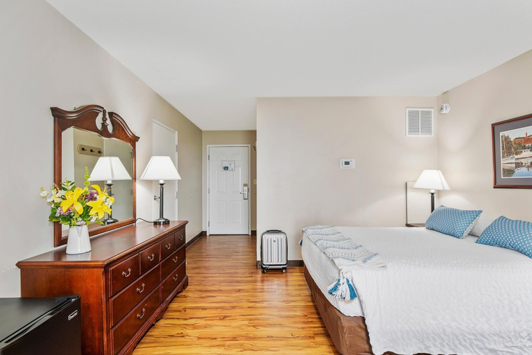 Bedroom 3, Top Floor East Handicap Accessible, Cecil