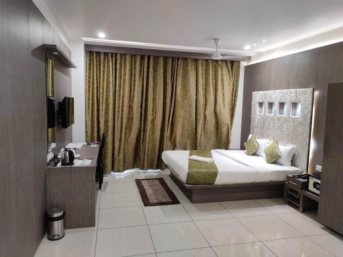 Bedroom 5, Hotel Luxura, Panch Mahals