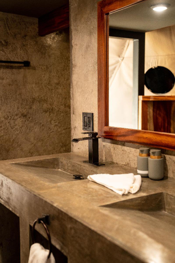 Bathroom 5, Alaya Panama, Tonosí