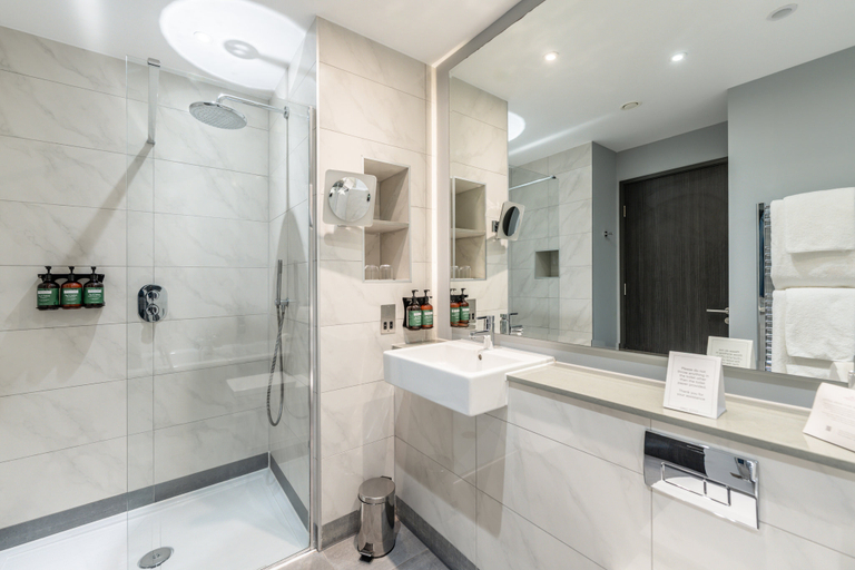 Bathroom 19