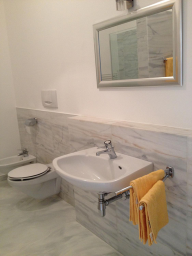 Bathroom 2, Appartements Kortscherhof, Bolzano