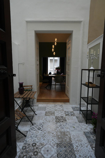 Others 5, Suite Gimma 209, Bari