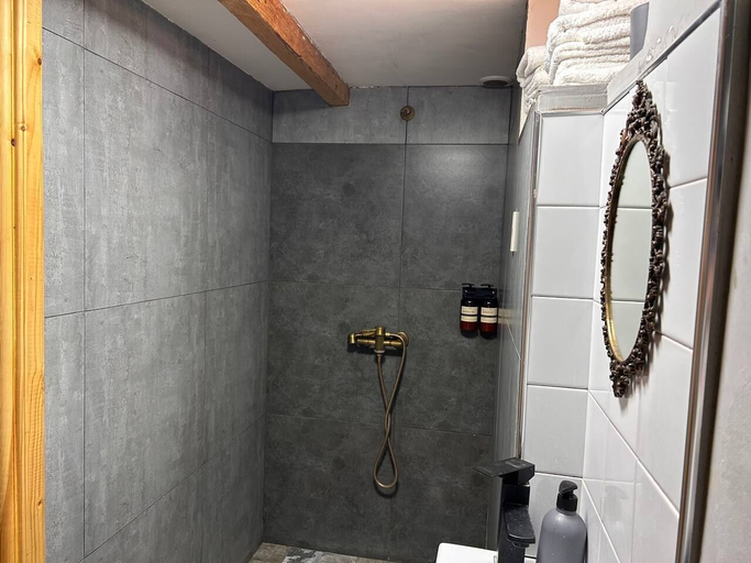 Bathroom, Hnameni Bovadzor Lodge