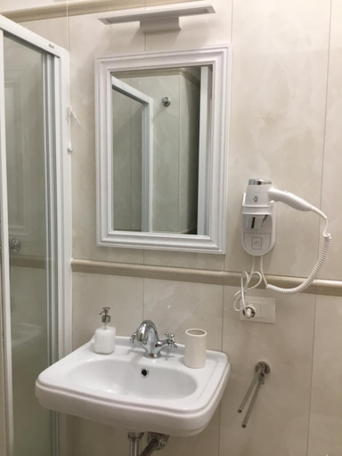 Bathroom 2, BED & BREAKFAST PL PALACE, Bari