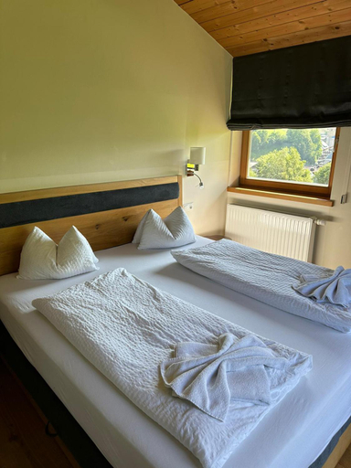 Bedroom 2, Sportpension Enzian, Zell am See