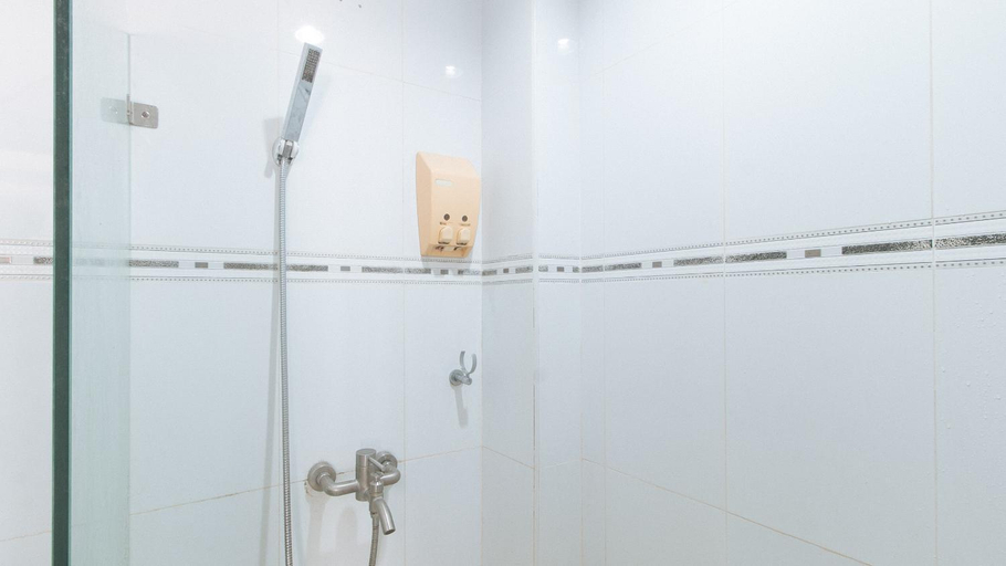 Bathroom 4, Stay inn Station 2 Boracay by RedDoorz, Malay