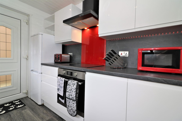 Others 5, Binnie House - Cumbernauld, North Lanarkshire